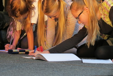 Harun in jasmin s sirsko ilustratorko in avtorico Nadine Kaadan