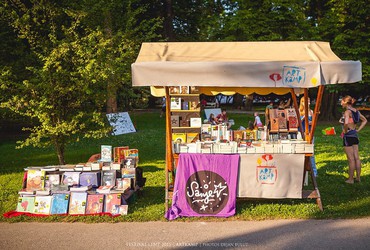 Čitalnica na dvorišču <em>Foto: Zavod Mars Maribor</em>