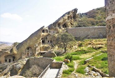 GRUZIJA - PRVINSKI, SKROMEN IN HKRATI BOGAT ZAKAVKAŠKI BISER