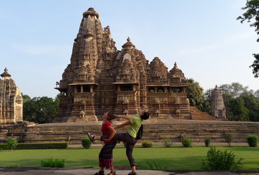 Urša Zupanc in Eva Špalir: To ni dopust, to je Indija!