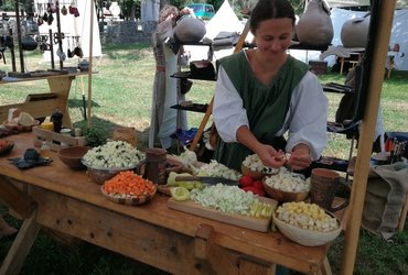 MAISTRI MARPURGI: SREDNJEVEŠKO DVORIŠČE