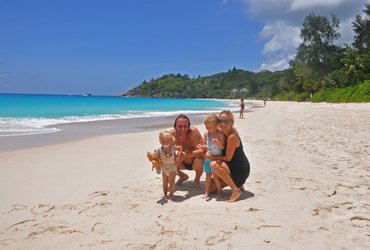 Mateja Mazgan: Z otroki po Sejšelih