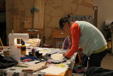 Osnove šivanja s šivalnim strojem <em>Foto: Zavod Mars Maribor</em>