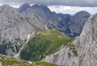 PO SLOVENSKI PLANINSKI TRANSVERZALI 