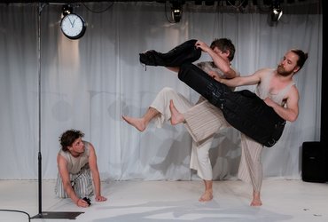 Intimni oder: Okrog ene ure