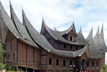 Sumatra: Med vulkani, jezeri, orangutani in potomci kanibalov