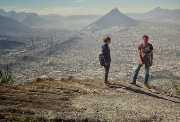 Aleš Škerbinek in Živa Grobelšek: Vzhajajočemu soncu naproti