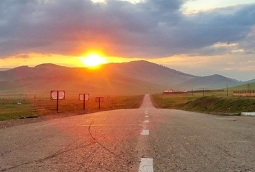 Aleš Škerbinek in Živa Grobelšek: Vzhajajočemu soncu naproti