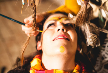 Edina prebivalka svojega plemena / Babičine pravljice <em>Foto: Dejan Bulut / © Narodni dom Maribor</em>