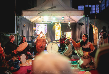 Edina prebivalka svojega plemena / Babičine pravljice <em>Foto: Dejan Bulut / © Narodni dom Maribor</em>