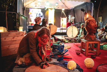 Edina prebivalka svojega plemena / Babičine pravljice <em>Foto: Dejan Bulut / © Narodni dom Maribor</em>