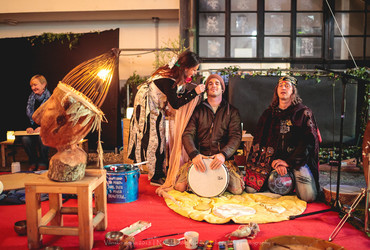 Edina prebivalka svojega plemena / Babičine pravljice <em>Foto: Dejan Bulut / © Narodni dom Maribor</em>