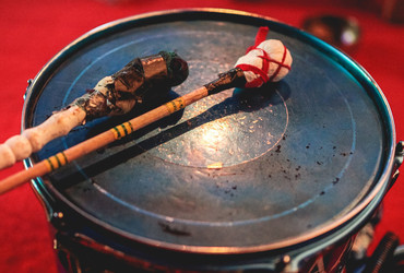 Edina prebivalka svojega plemena / Babičine pravljice <em>Foto: Dejan Bulut / © Narodni dom Maribor</em>