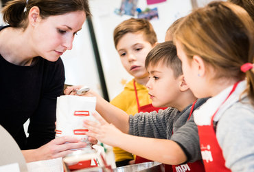 Lutkovna predstava MODRI KRALJ INUS & ustvarjalnice <em>Foto: Boštjan Vertuš</em>