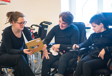 Lutkovna predstava MODRI KRALJ INUS & ustvarjalnice <em>Foto: Boštjan Vertuš</em>