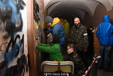 Ana Mrzla: Nezaželeni prišleki <em>Foto: Denis Zelnik</em>