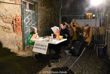 Ana Mrzla: Nezaželeni prišleki <em>Foto: Denis Zelnik</em>