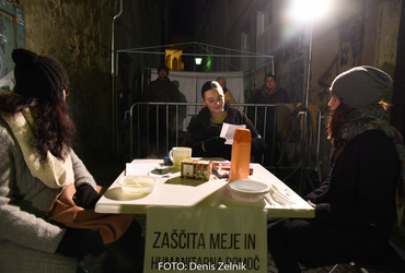 Ana Mrzla: Nezaželeni prišleki <em>Foto: Denis Zelnik</em>
