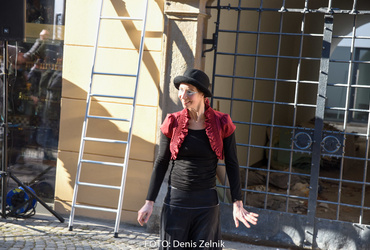 Ana Mrzla: Pogumno naprej