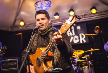 Visoko v nebo! <em>Foto: ©Dejan Bulut za Narodni dom Maribor</em>