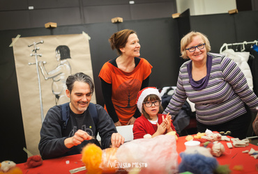 Visoko v nebo! <em>Foto: ©Dejan Bulut za Narodni dom Maribor</em>