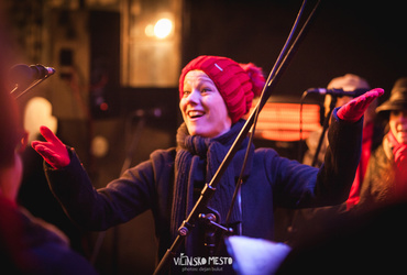 Visoko v nebo! <em>Foto: ©Dejan Bulut za Narodni dom Maribor</em>
