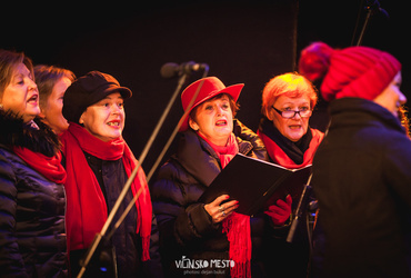 Visoko v nebo! <em>Foto: ©Dejan Bulut za Narodni dom Maribor</em>