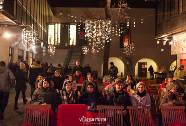 Greli smo se ob odprtem ognju <em>Foto: ©Dejan Bulut za Narodni dom Maribor</em>