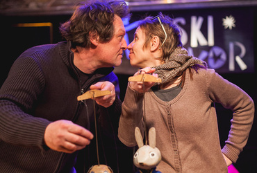 Zdaj vemo, zakaj pes teče za zajcem! <em>Foto: ©Dejan Bulut za Narodni dom Maribor</em>