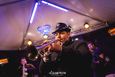 Zdaj vemo, zakaj pes teče za zajcem! <em>Foto: ©Dejan Bulut za Narodni dom Maribor</em>