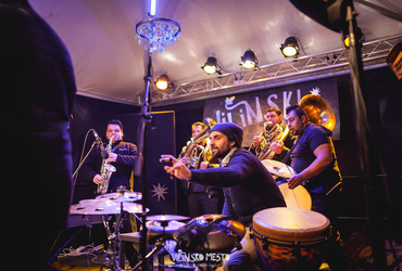 Zdaj vemo, zakaj pes teče za zajcem! <em>Foto: ©Dejan Bulut za Narodni dom Maribor</em>