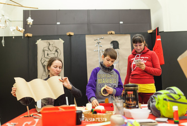 Zdaj vemo, zakaj pes teče za zajcem! <em>Foto: ©Dejan Bulut za Narodni dom Maribor</em>