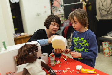 Zdaj vemo, zakaj pes teče za zajcem! <em>Foto: ©Dejan Bulut za Narodni dom Maribor</em>