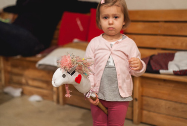 Zdaj vemo, zakaj pes teče za zajcem! <em>Foto: ©Dejan Bulut za Narodni dom Maribor</em>