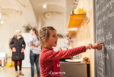 Zdaj vemo, zakaj pes teče za zajcem! <em>Foto: ©Dejan Bulut za Narodni dom Maribor</em>
