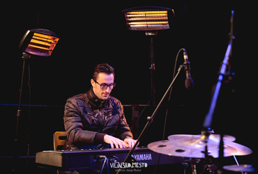 Zdaj vemo, zakaj pes teče za zajcem! <em>Foto: ©Dejan Bulut za Narodni dom Maribor</em>