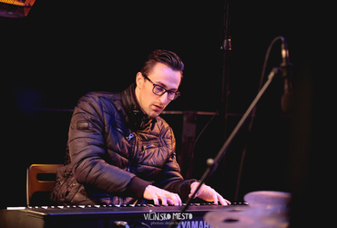 Zdaj vemo, zakaj pes teče za zajcem! <em>Foto: ©Dejan Bulut za Narodni dom Maribor</em>