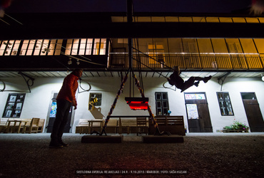 Kaja Avberšek & Darja Osojnik - Šajn*n*flaj <em>Foto: ©Saša Huzjak/Arhiv Vetrinjski dvor - Narodni dom Maribor</em>