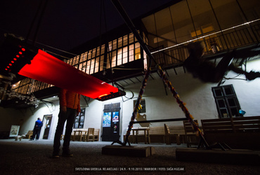 Kaja Avberšek & Darja Osojnik - Šajn*n*flaj <em>Foto: ©Saša Huzjak/Arhiv Vetrinjski dvor - Narodni dom Maribor</em>