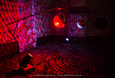 Marjeta Zupančič Meglič - Skrivnostni vrt <em>Foto: ©Saša Huzjak/Arhiv Vetrinjski dvor - Narodni dom Maribor</em>