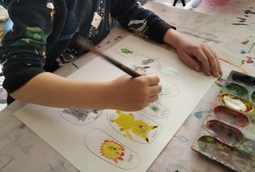 DVE, TRI ALI KAR DESET VOŠČILNIC