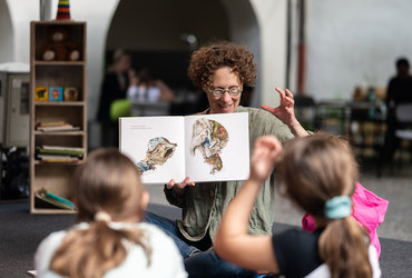 S PRAVLJICAMI PO MESEČINI 