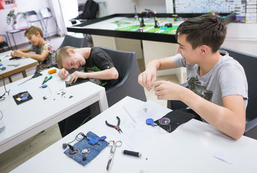 konSov LABORATORIJ ZA MALE INTERMEDIJSKE PUSTOLOVCE, 8 + <em>Foto: Foto: Hana Josič</em>