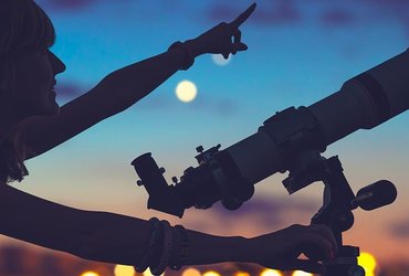 OPAZOVANJE LUNE <em>Foto: AstroStar_Shutterstock.com</em>