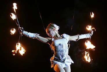 Ana Mrzla Mariborska: PLES LETEČIH OGNJEV 