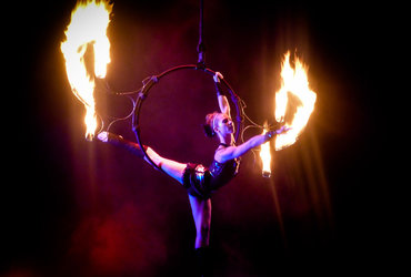 Ana Mrzla Mariborska: PLES LETEČIH OGNJEV 