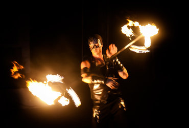 Ana Mrzla Mariborska: PLES LETEČIH OGNJEV 