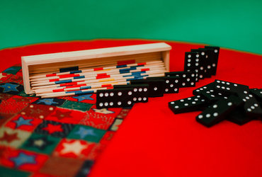 IGRE IN IGRAČE NAŠIH BABIC IN DEDKOV