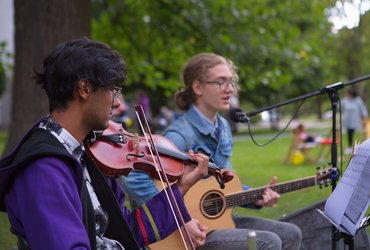 MIKLAVŽEVANJE ZAVODA 13 S KONCERTOM: MAŠA BUT IN ARIEL VEI ATANASOVSKI