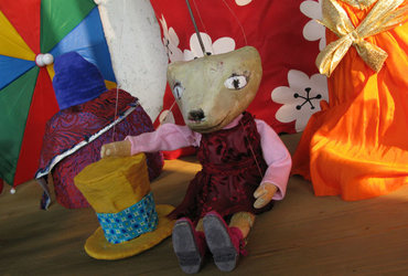 ZAKAJ TEČE PES ZA ZAJCEM 